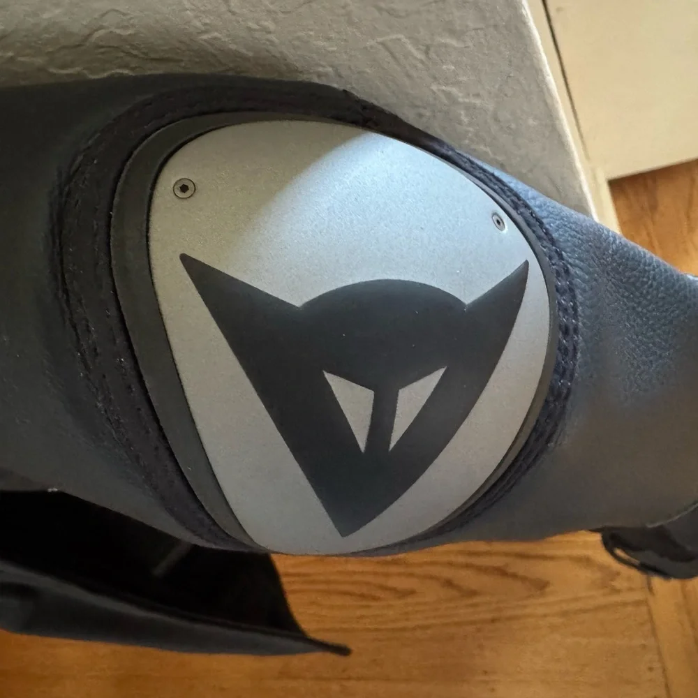 Dainese Black and White Leather Jacket G. Pelle Lady D1 jacket like new 42 Small - Picture 8 of 15